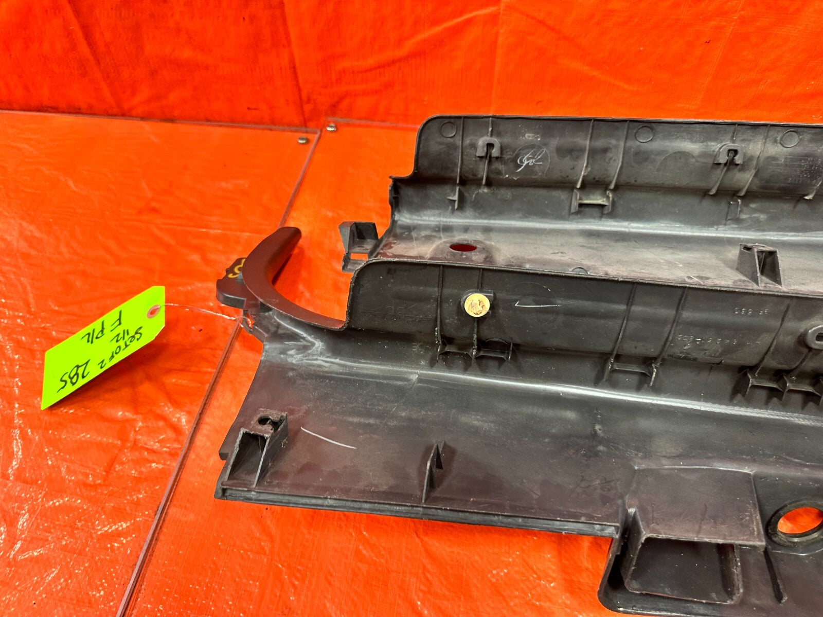96 00 HONDA CIVIC COUPE   LEFT AND RIGHT FLOOR PILLARS SCUFF PLATES GRAY OEM 28516