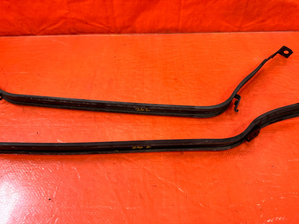 03 09 NISSAN 350Z   GAS GASOLINE FUEL TANK MOUNTING STRAPS BAND SET   OEM #2627