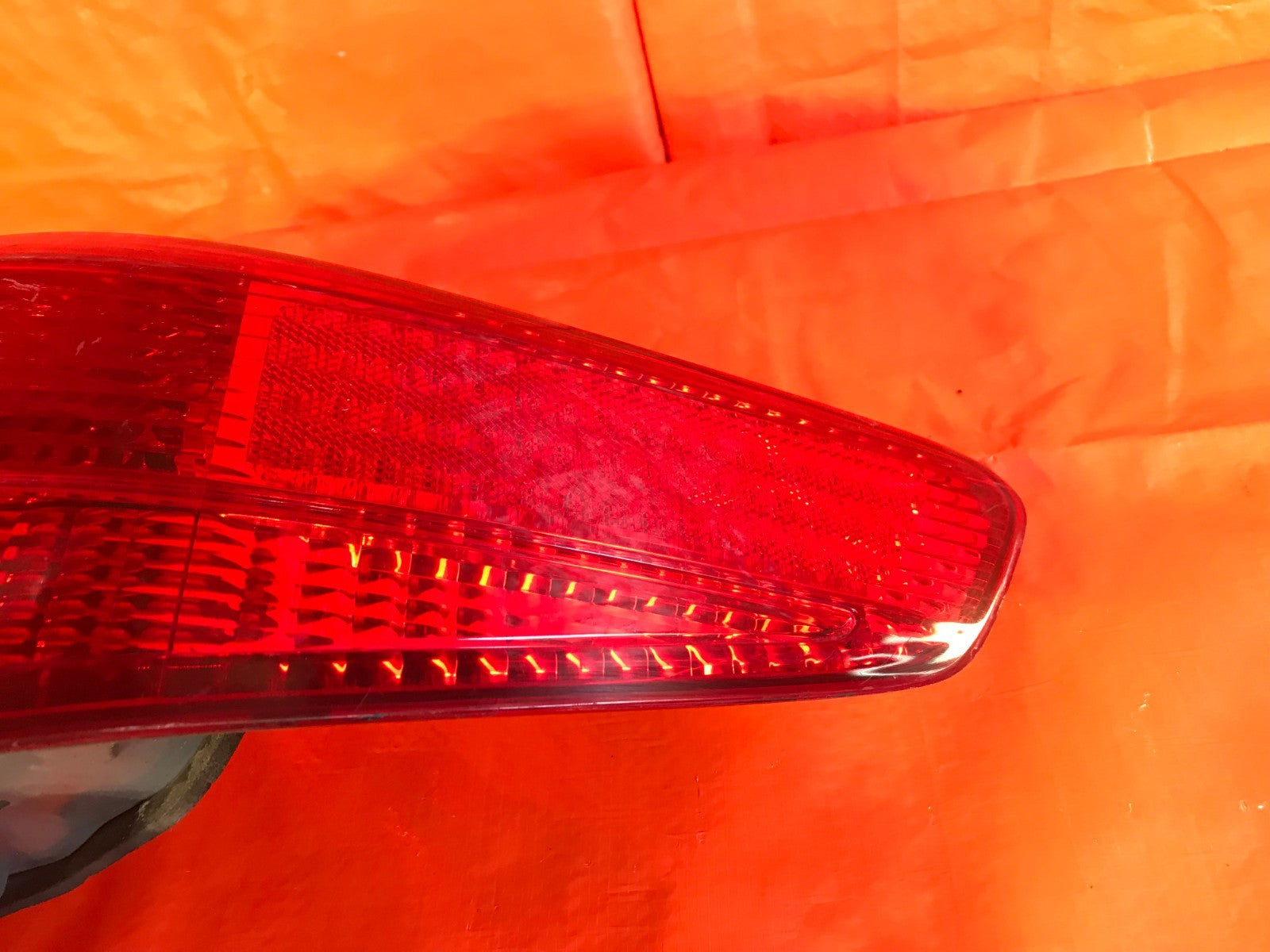 OEM 2004 04 HONDA ACCORD SEDAN PASSENGER RIGHT OUTER TAIL LIGHT LAMP   ALL RED4