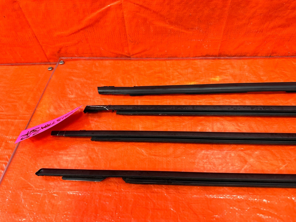 06 11 CIVIC 4D SEDAN   EXTERIOR DOOR WINDOW GLASS TRIM SET LEFT RIGHT   OEM #2707