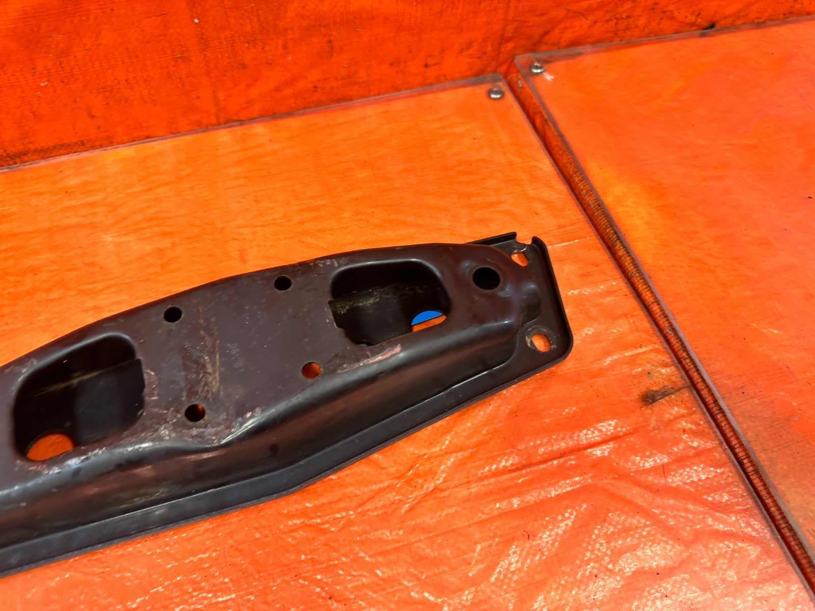 08 15 INFINITI G37 Q60 A/T LOWER TRANSMISSION MOUNT CROSSMEMBER BRACKET #3298