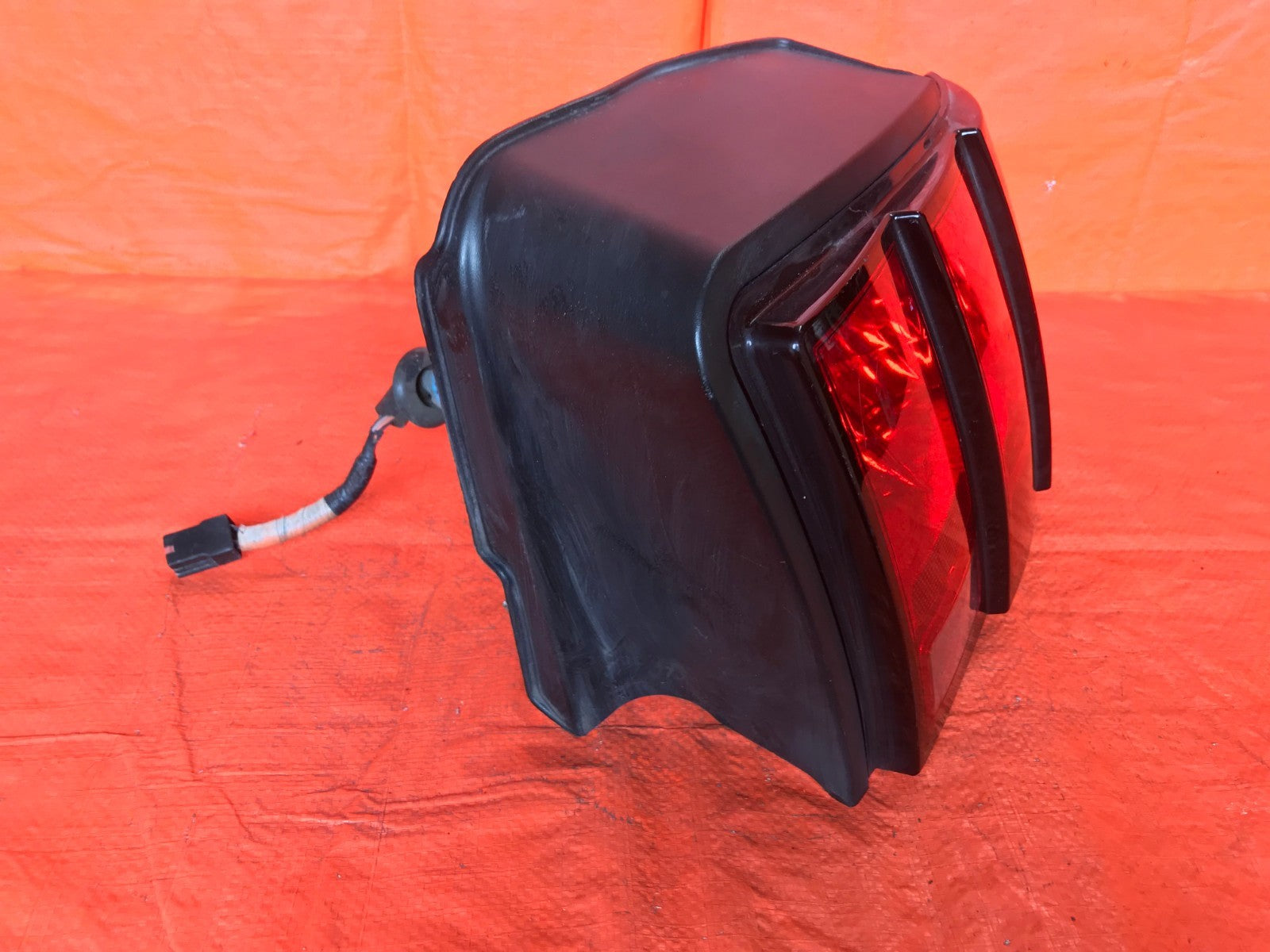 OEM 2004 04 FORD MUSTANG PASSENGER RIGHT TAIL LIGHT LAMP R RH    5