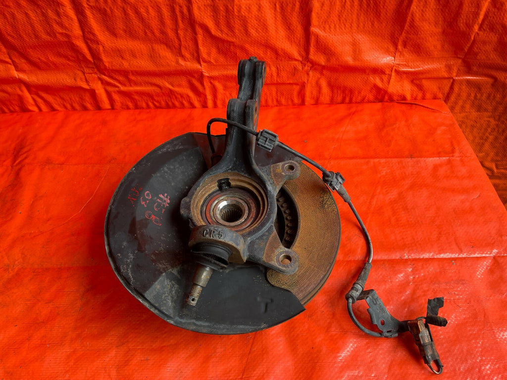 02 04 HONDA CR V CRV   4WD ONLY   PASSENGER RIGHT FRONT SPINDLE KNUCKLE HUB OE8