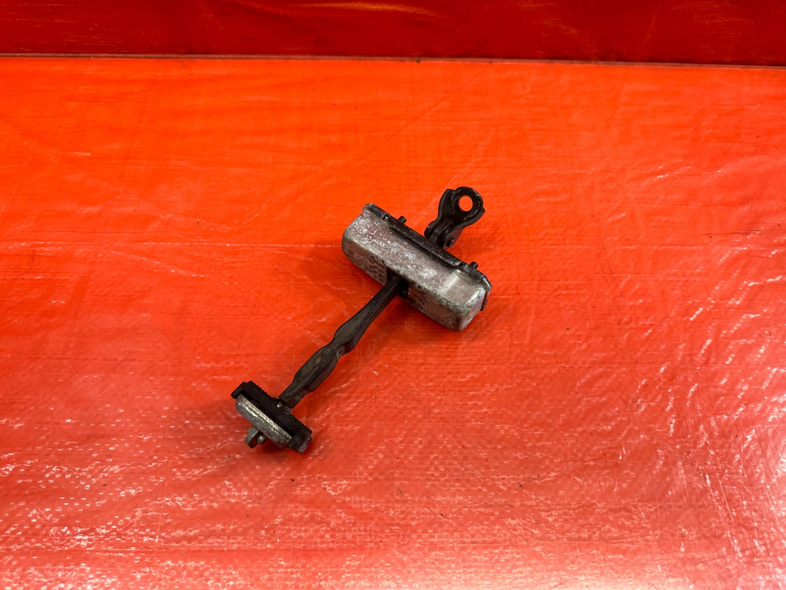 04 08 ACURA TSX   DRIVER LEFT REAR DOOR CHECKER HINGE ARM STOPPER   OEM #20910