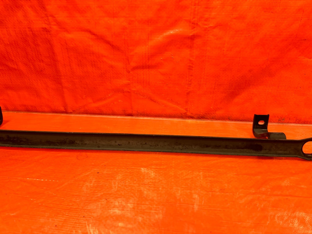 94 01 ACURA INTEGRA   AC CONDENSER ASSEMBLY MOUNTING BRACKET BAR MOUNT OEM #2685