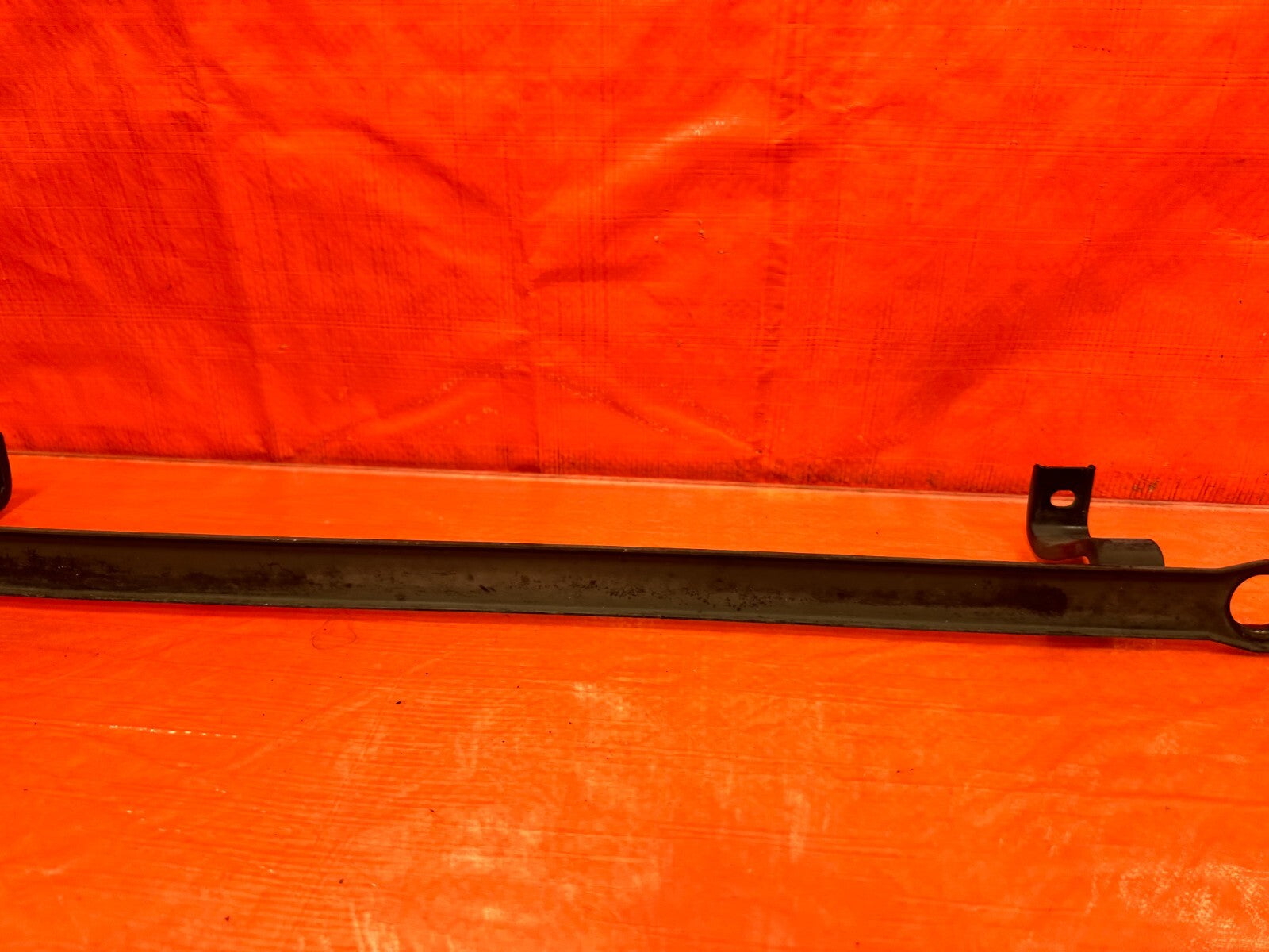 94 01 ACURA INTEGRA   AC CONDENSER ASSEMBLY MOUNTING BRACKET BAR MOUNT OEM #2685
