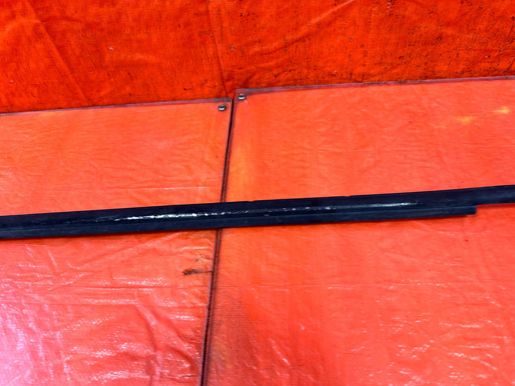 90 91 HONDA CIVIC HATCHBACK   DRIVER LEFT EXTERIOR WINDOW GLASS TRIM   OEM 3253