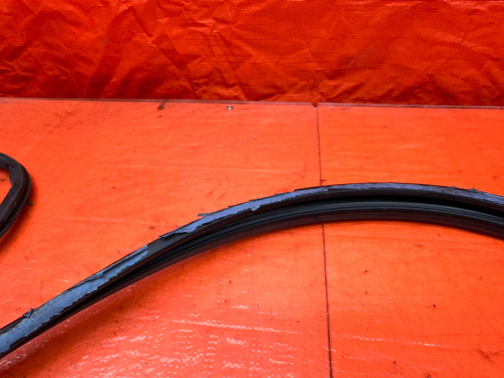 92 96 HONDA PRELUDE RIGHT DOOR WEATHERSTRIP SEAL OEM #33216