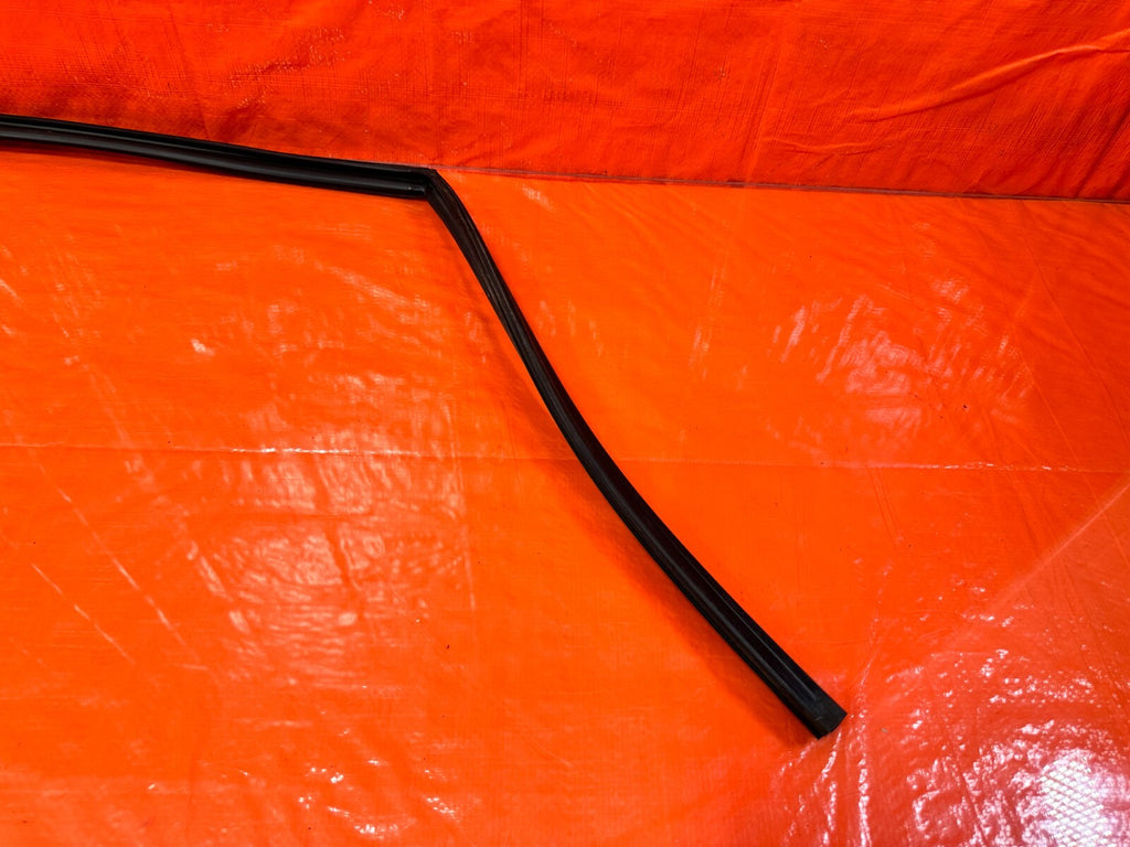 06 11 HONDA CIVIC COUPE PASSENGER RIGHT FRONT WINDOW GLASS RUN CHANNEL OEM #2641