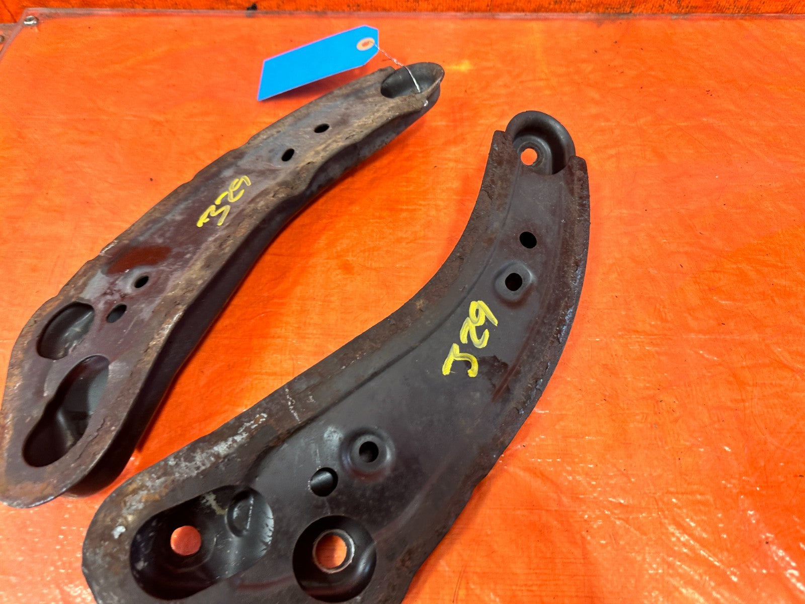 2013 13 INFINITI G37 S CONVERTIBLE   FRONT SUB FRAME BRACKETS   OEM #3292