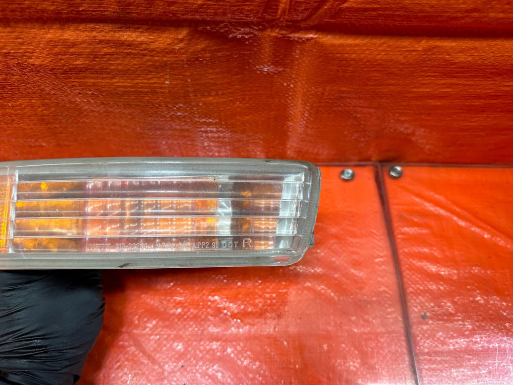 94 97 ACURA INTEGRA PASSENGER RIGHT BUMPER TURN SIGNAL CORNER LIGHT   OEM #2261