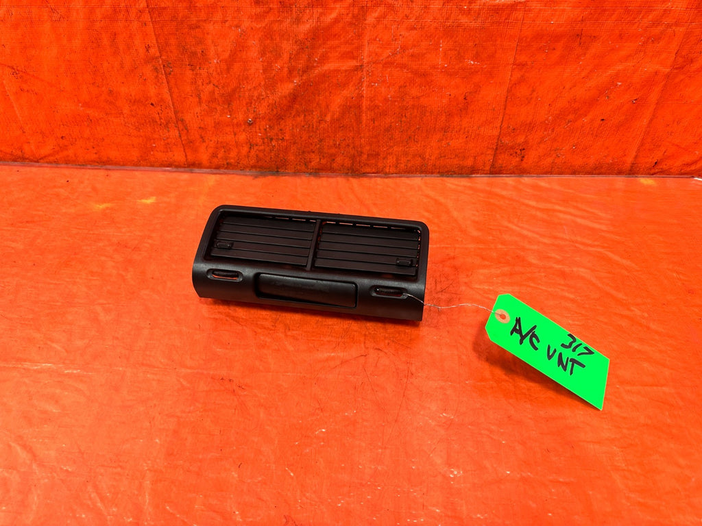 90 91 HONDA CIVIC HATCHBACK   DASHOBOARD DASH BOARD CENTER AC VENT   OEM 3170