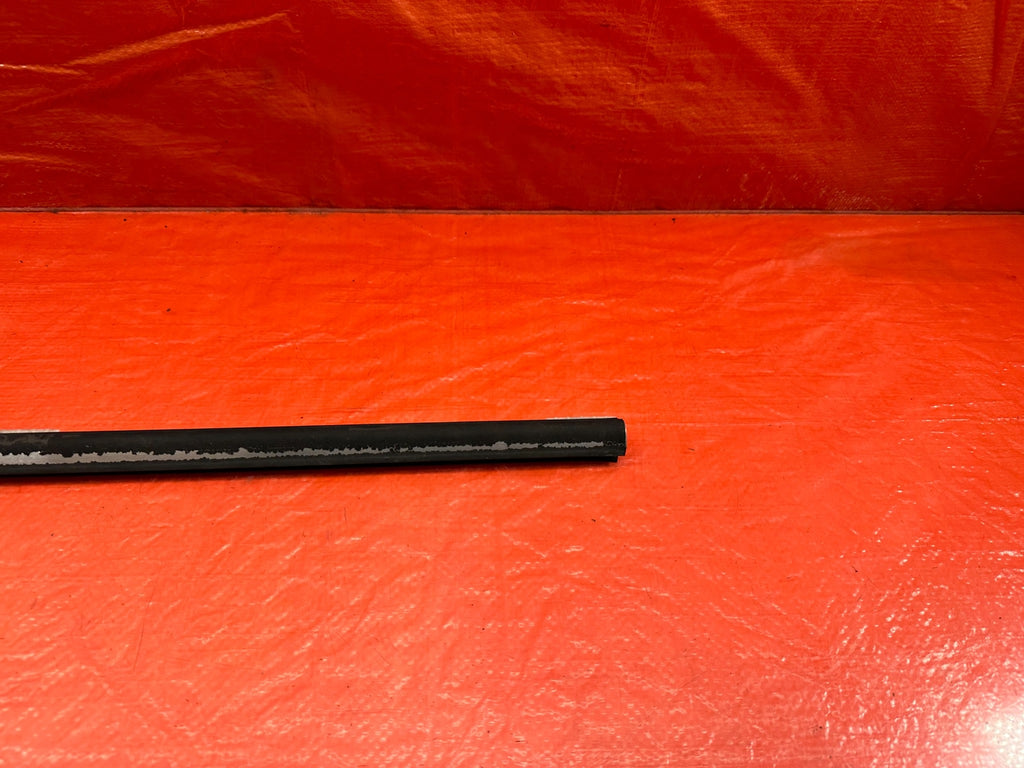02 05 HONDA CIVIC SI EP3 HATCH   RIGHT FRONT EXTERIOR WINDOW GLASS TRIM OEM #21610