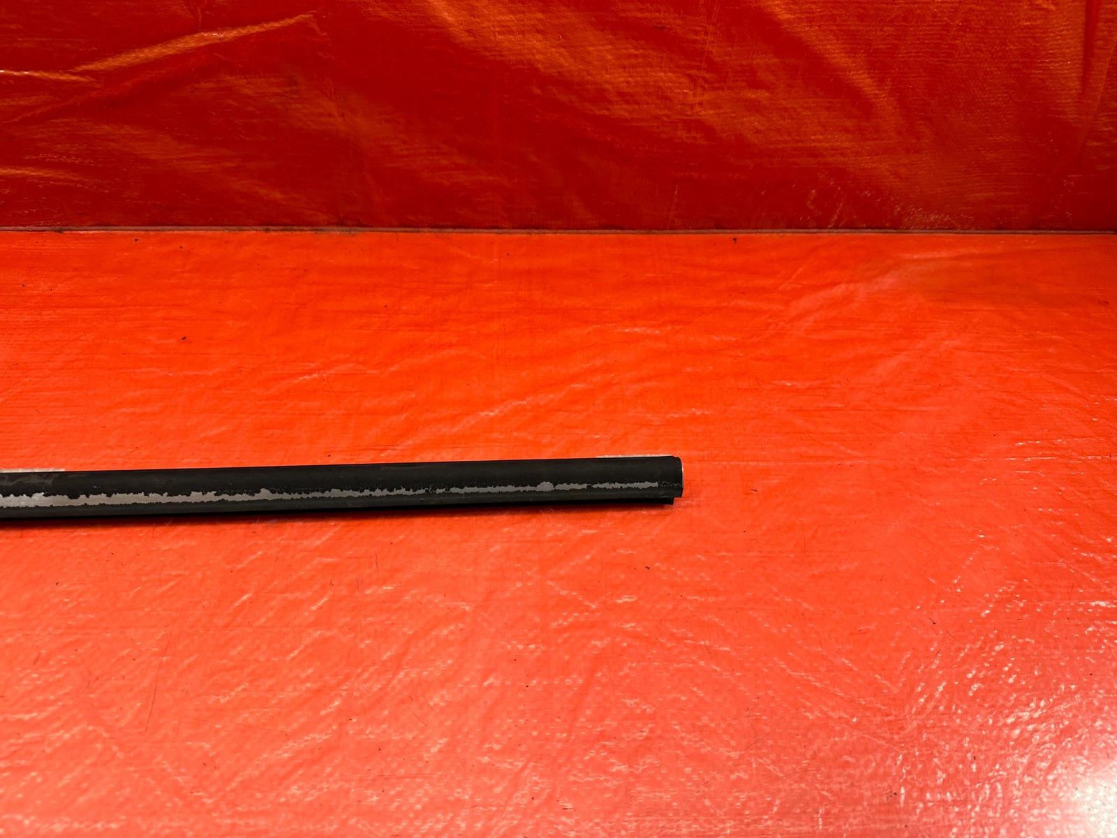 02 05 HONDA CIVIC SI EP3 HATCH   RIGHT FRONT EXTERIOR WINDOW GLASS TRIM OEM #21610