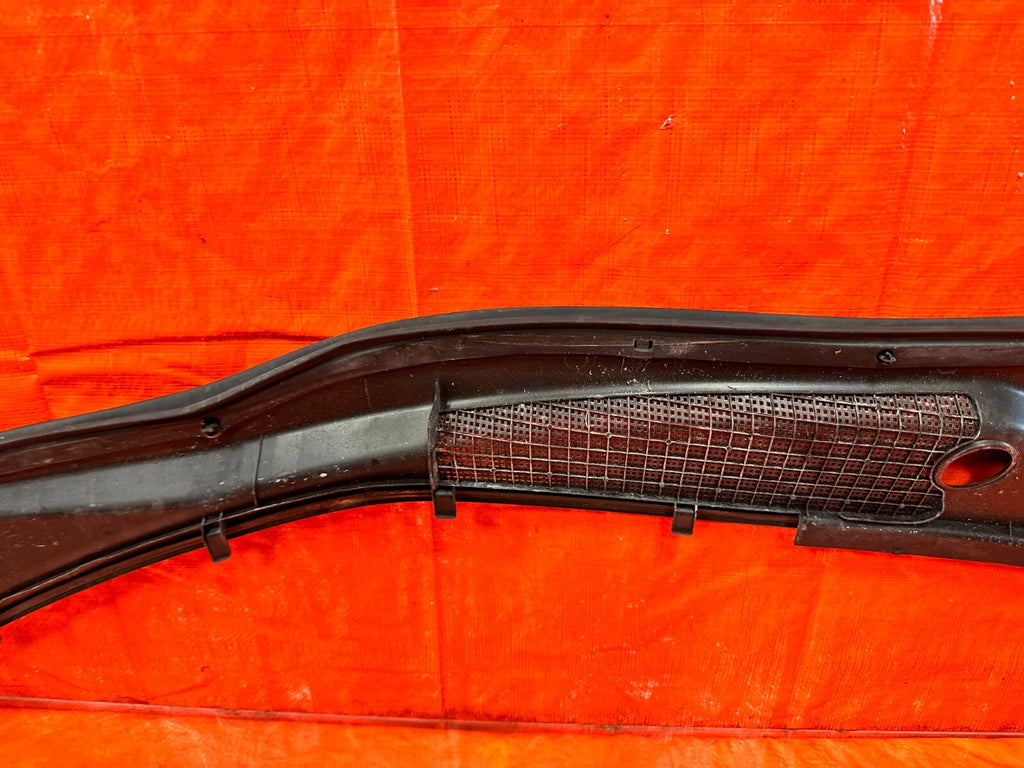 02 10 LEXUS SC430   WINDSHIELD WIPER COWL TRIM PLASTIC   OEM FACTORY #28812