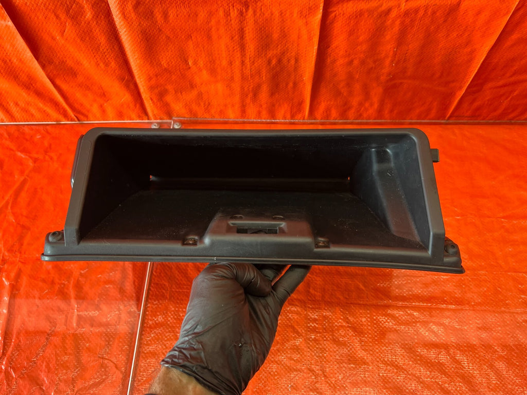 94 01 ACURA INTEGRA 2 & 4 DOOR   GLOVE BOX   BLACK   NO LOCK PRESENT   OEM #1186
