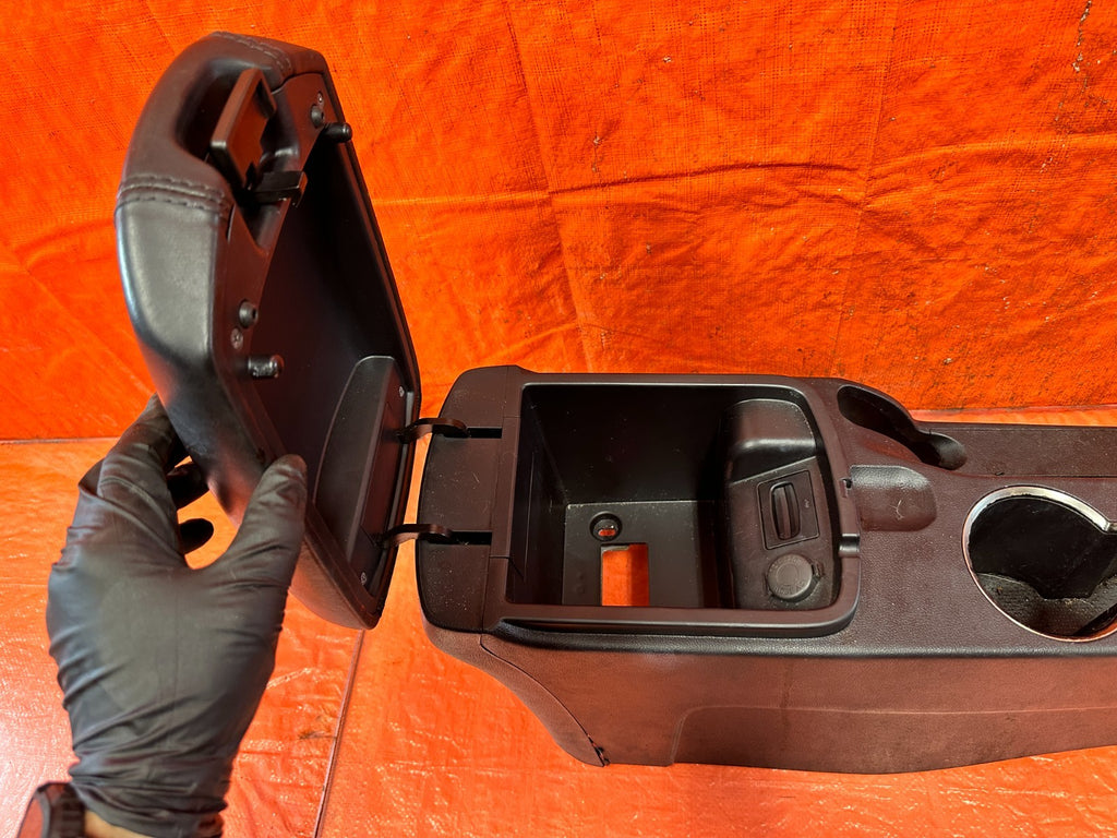 13 16 HYUNDAI GENESIS COUPE   ARM REST / CENTER CONSOLE STORAGE COMPARTMENT 3267