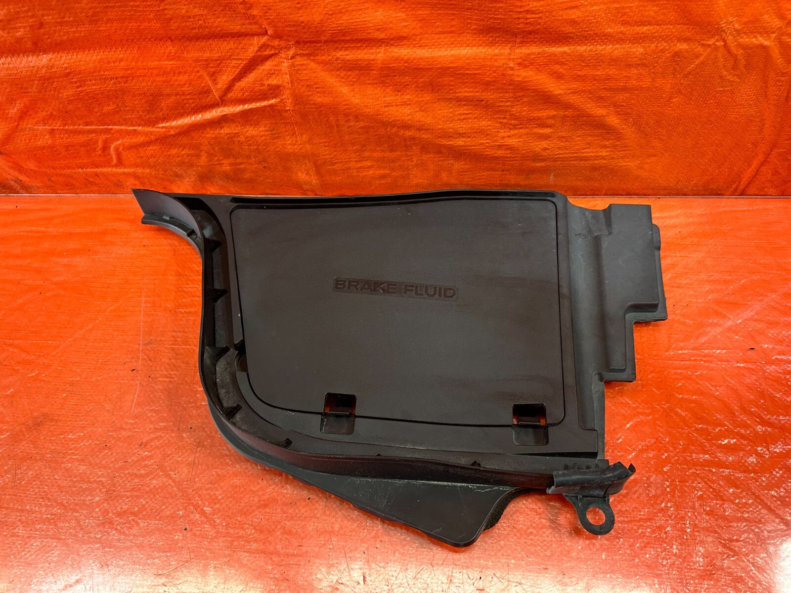 08 15 INFINITI G37 COUPE & CONVERTIBLE   BRAKE FLUID COVER PLASTIC TRIM OEM 2325