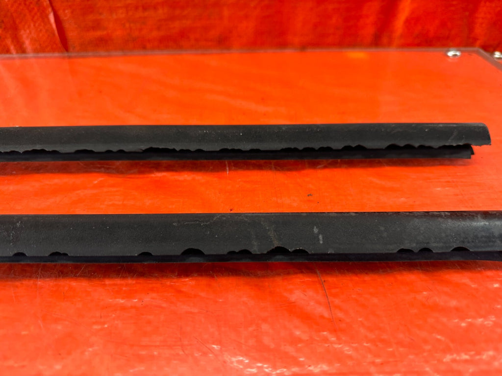 92 93 HONDA CIVIC COUPE HATCH EXTERIOR DOOR WINDOW GLASS TRIM SET LEFT RIGHT 2353