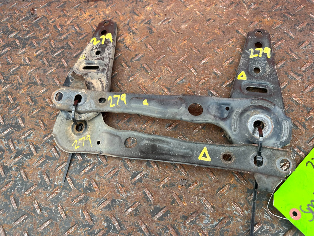 09 14 ACURA TSX   REAR SUB FRAME CROSSMEMBER MOUNTING BRACKETS BRACES OEM #2794