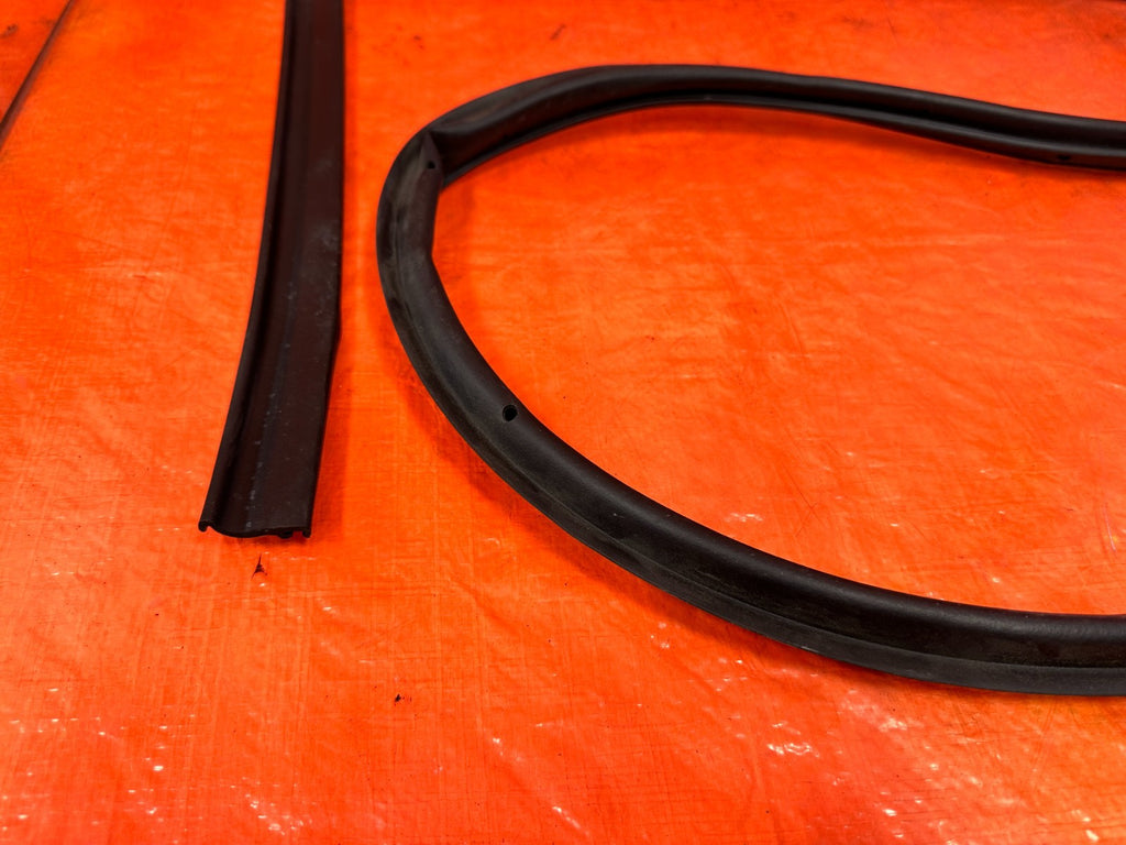 14 20 INFINITI Q50   PASSENGER RIGHT REAR WEATHER STRIP   OEM #3167