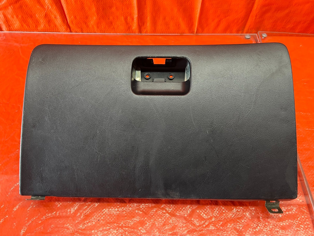 94 01 ACURA INTEGRA 2 & 4 DOOR   GLOVE BOX   BLACK   NO LOCK PRESENT   OEM #1194
