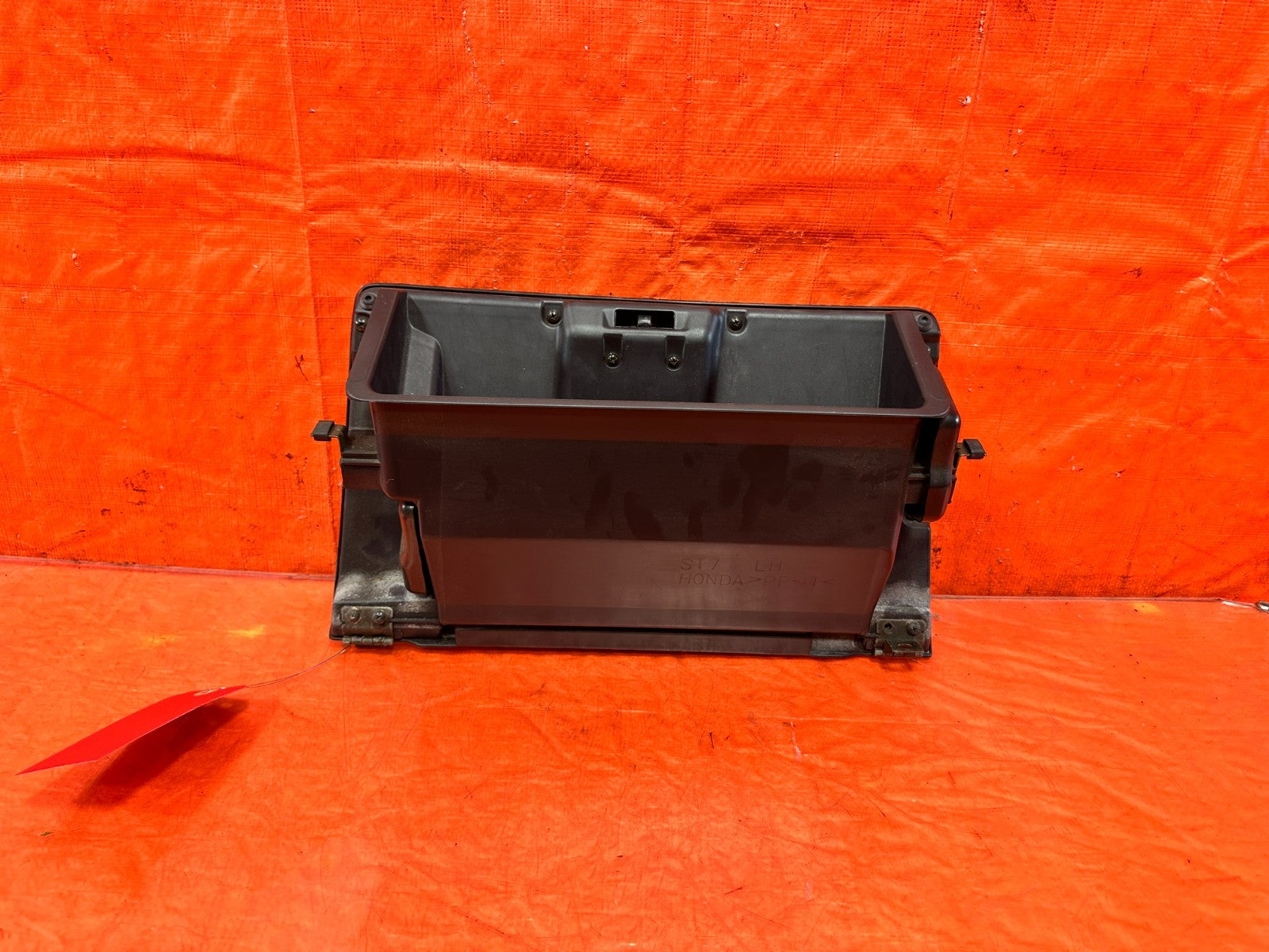94 01 ACURA INTEGRA 2 & 4 DOOR   GLOVE BOX   BLACK   COLOR   OEM #3091