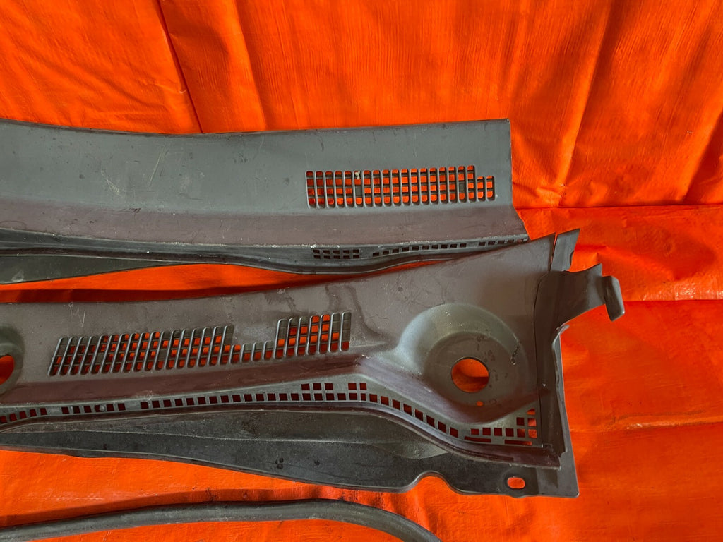 02 05 HONDA CIVIC SI EP3 HATCHBACK   WINDSHIELD WIPER COWL TRIM LEFT RIGHT OEM  2