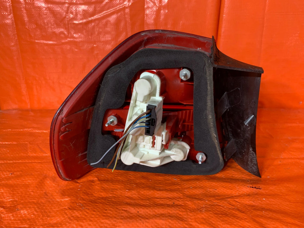OEM 2007 07 BMW 335Xi 335i AWD SEDAN PASSENGER RIGHT OUTER TRUNK TAIL LIGHT LAMP7