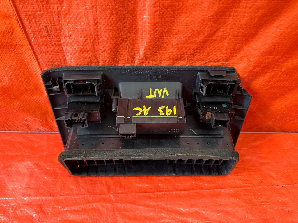 95 98 HONDA ODYSSEY   CENTER AC VENT W/ HAZARD & DEFROST SWITCH & CLOCK OEM #19315