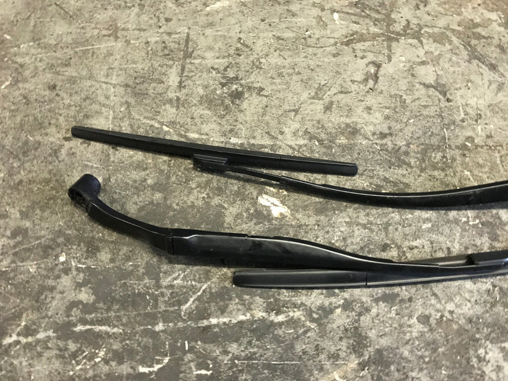 OEM 2017 17 INFINITI Q60 AWD 3.0L TT   WINDSHIELD WIPER ARM SET LEFT AND RIGHT3