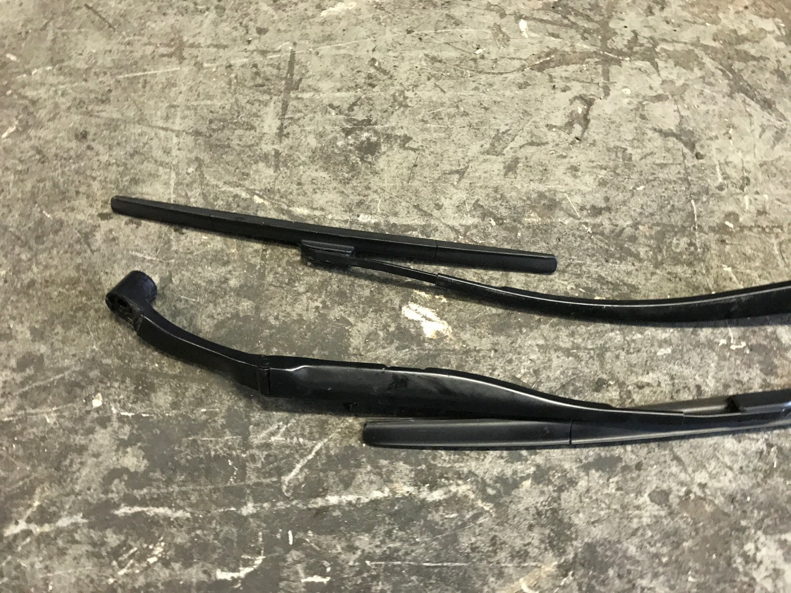 OEM 2017 17 INFINITI Q60 AWD 3.0L TT   WINDSHIELD WIPER ARM SET LEFT AND RIGHT3