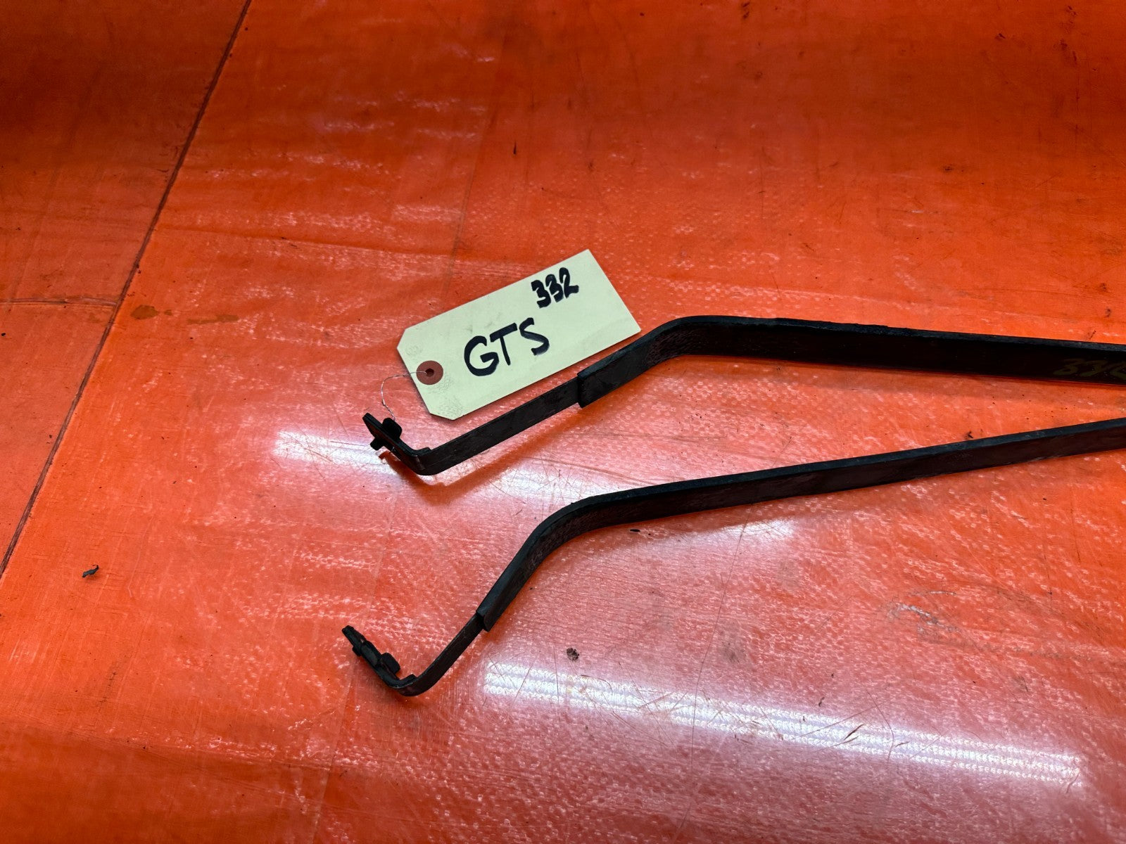 92 96 HONDA PRELUDE METAL FUEL GAS TANK STRAPS  LEFT RIGHT OEM #3327