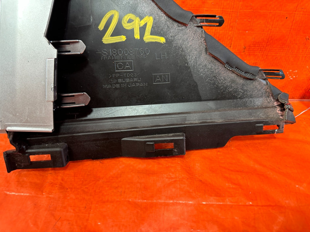 17 20 SUBARU BRZ   DRIVER LEFT   ARM REST CENTER SHIFTER CONSOLE   KNEE TRIM 2924