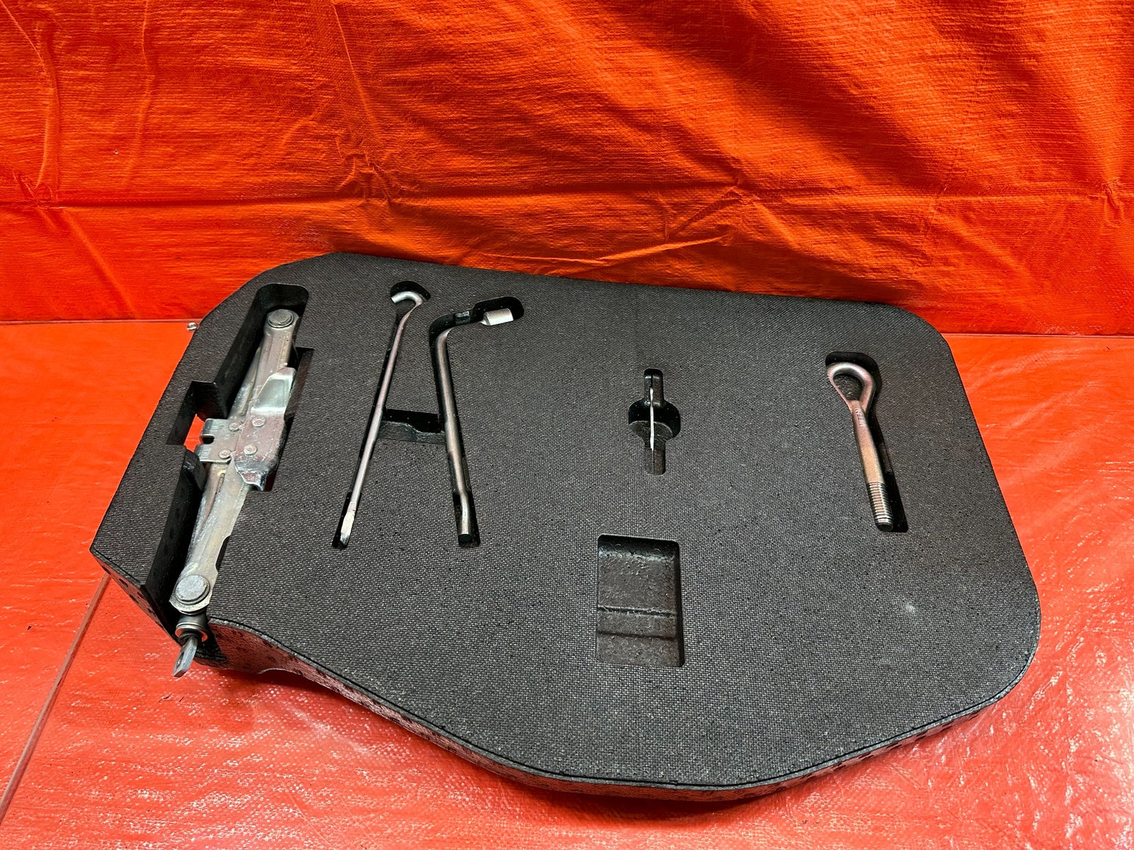 07 13 INFINITI G35 G37 SEDAN   SPARE TIRE TOOL KIT W/ FOAM STYROFOAM   OEM #1920