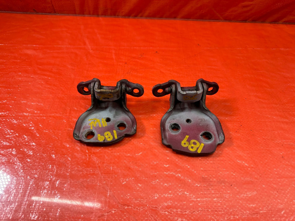 90 93 ACURA INTEGRA   PASSENGER RIGHT FRONT DOOR HINGE SET UPPER LOWER OEM #1890