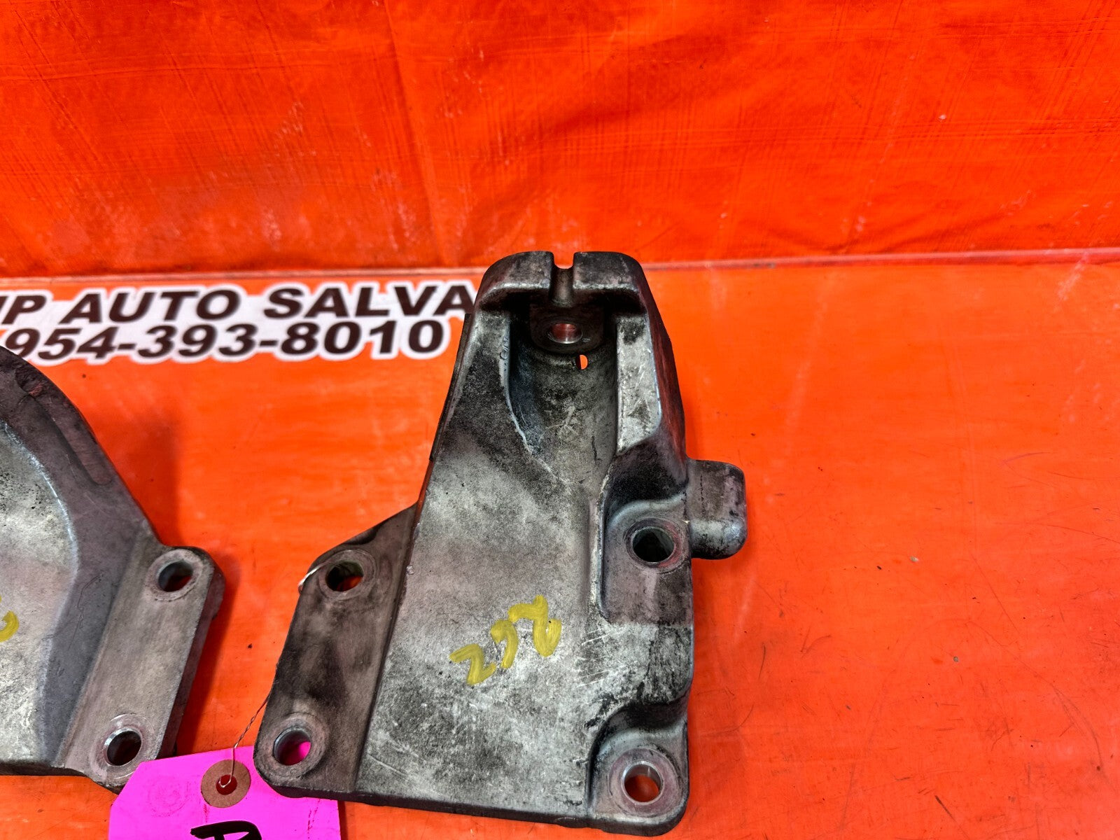 03 09 NISSAN 350Z   LEFT AND RIGHT ALUMINUM ENGINE BLOCK BRACKETS   OEM #2624