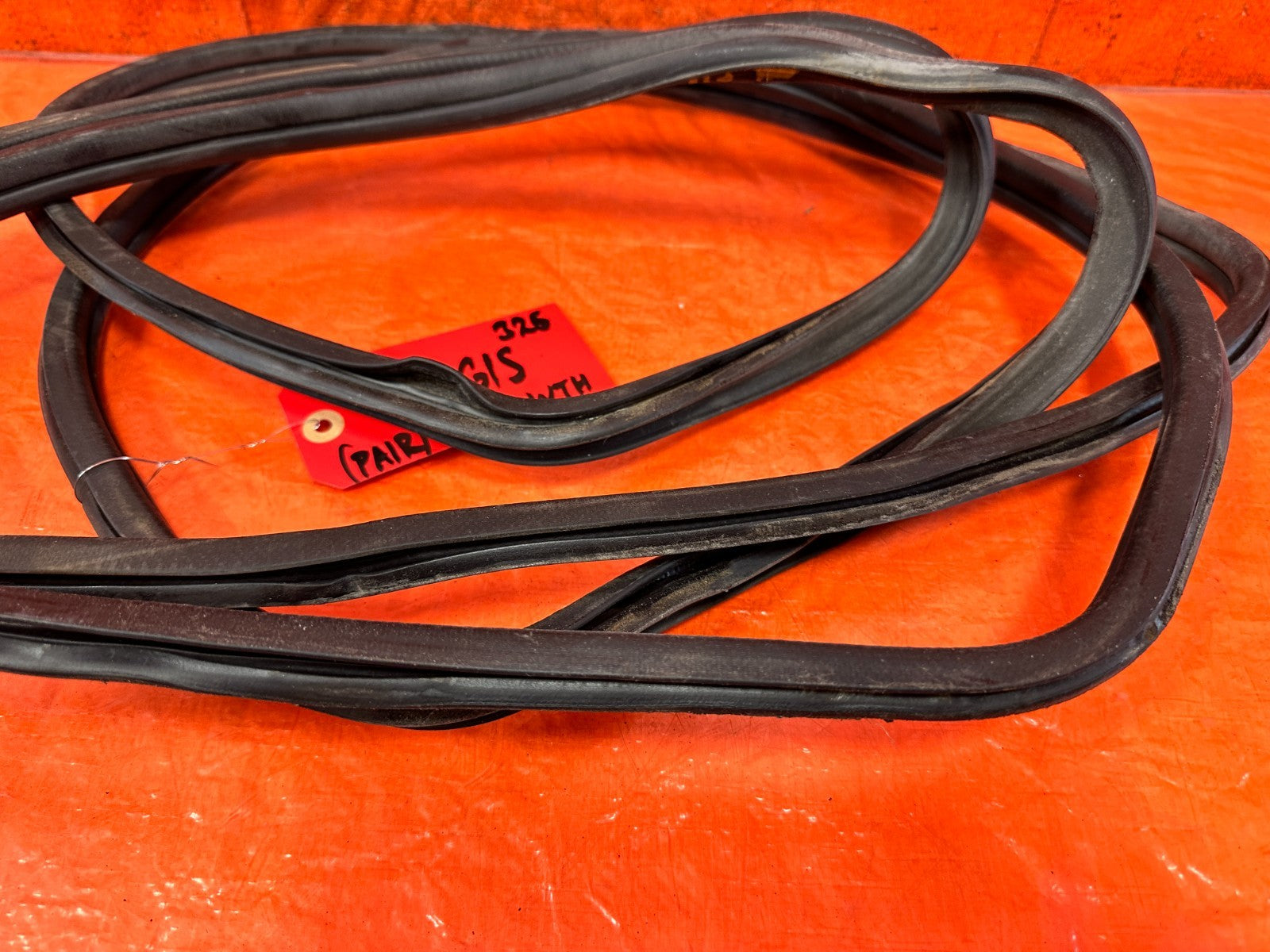 90 91 HONDA CIVIC HATCHBACK   LEFT & RIGHT  QUARTER GLASS WEATHER STRIP OEM 3259