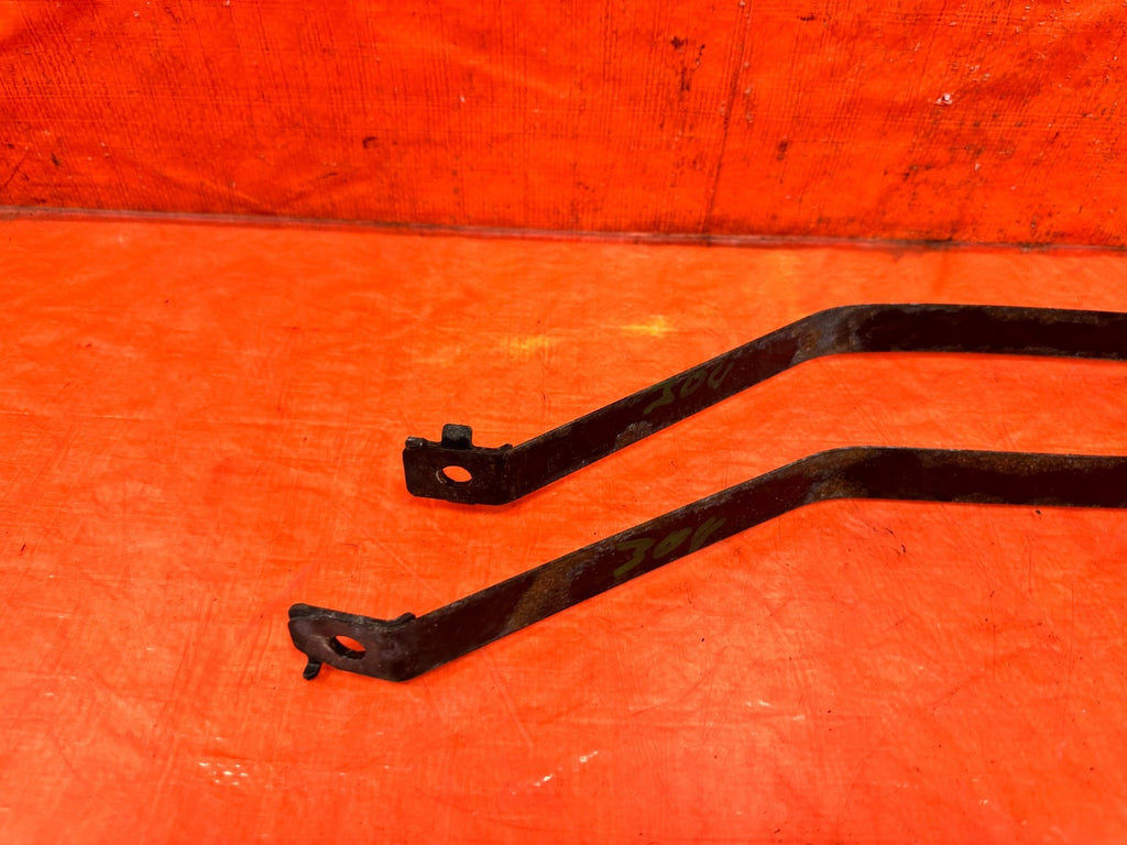 04 08 ACURA TSX   GASOLINE GAS FUEL TANK STRAP SET STRAPS SUPPORTS   OEM #3045