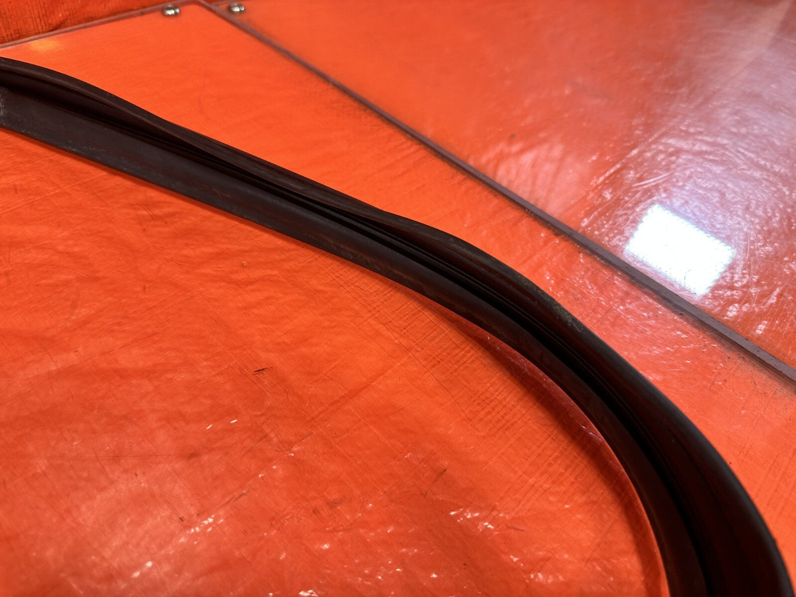 09 10 ACURA TSX   PASSENGER RIGHT REAR WINDOW GLASS RUN CHANNEL   OEM OE #2795
