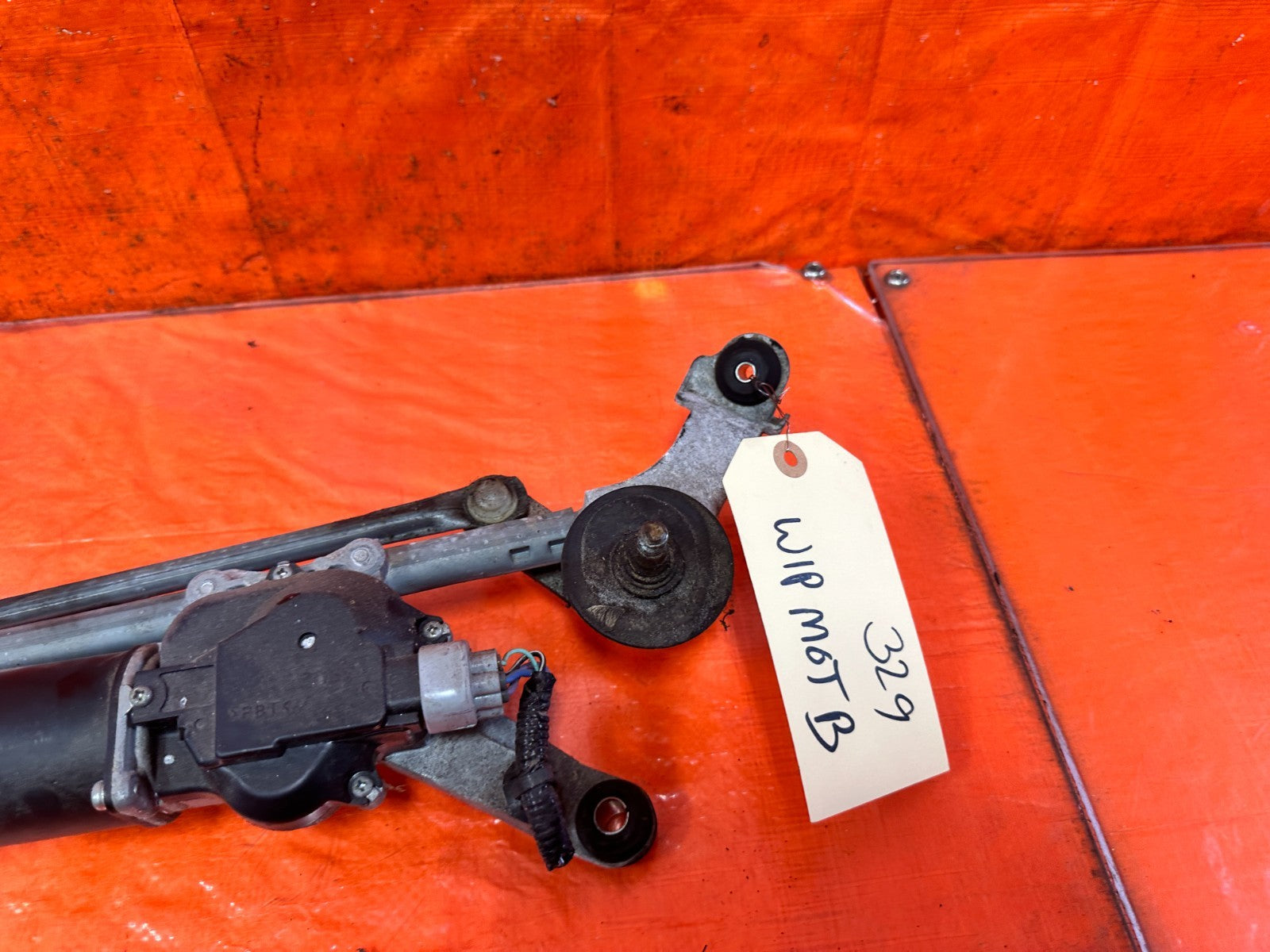 08 15 INFINITI G37 Q60 COUPE FRONT WINDSHIELD WIPER MOTOR LINKAGE OEM #3293