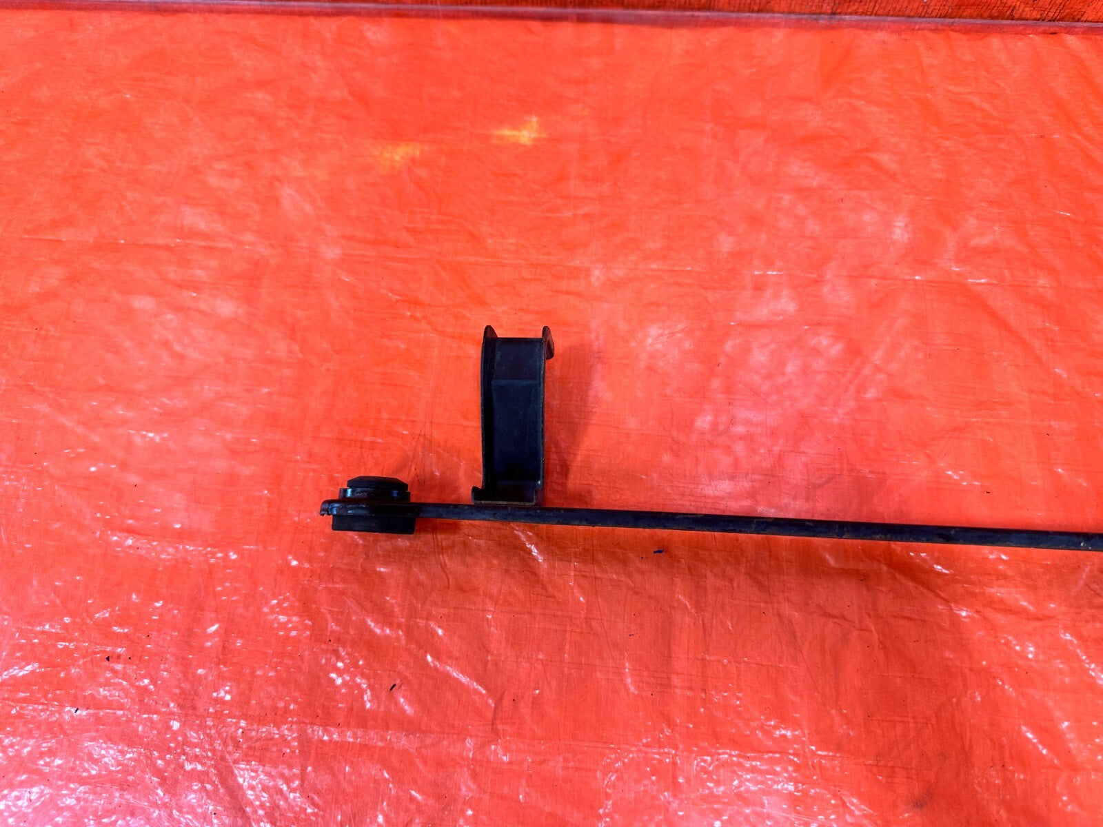 94 01 ACURA INTEGRA   AC CONDENSER ASSEMBLY MOUNTING BRACKET BAR MOUNT OEM #2746