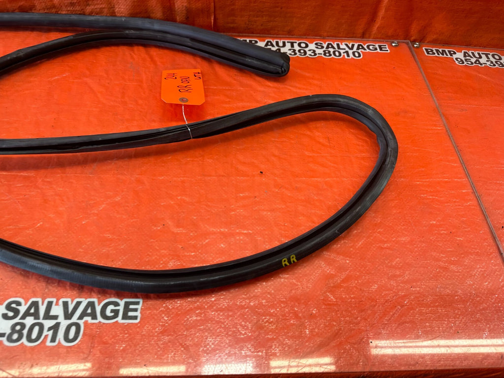 07 09 LEXUS ES350   CHASSIS TO DOOR OPEN TRIM GASKET RIGHT  REAR   OEM #2444