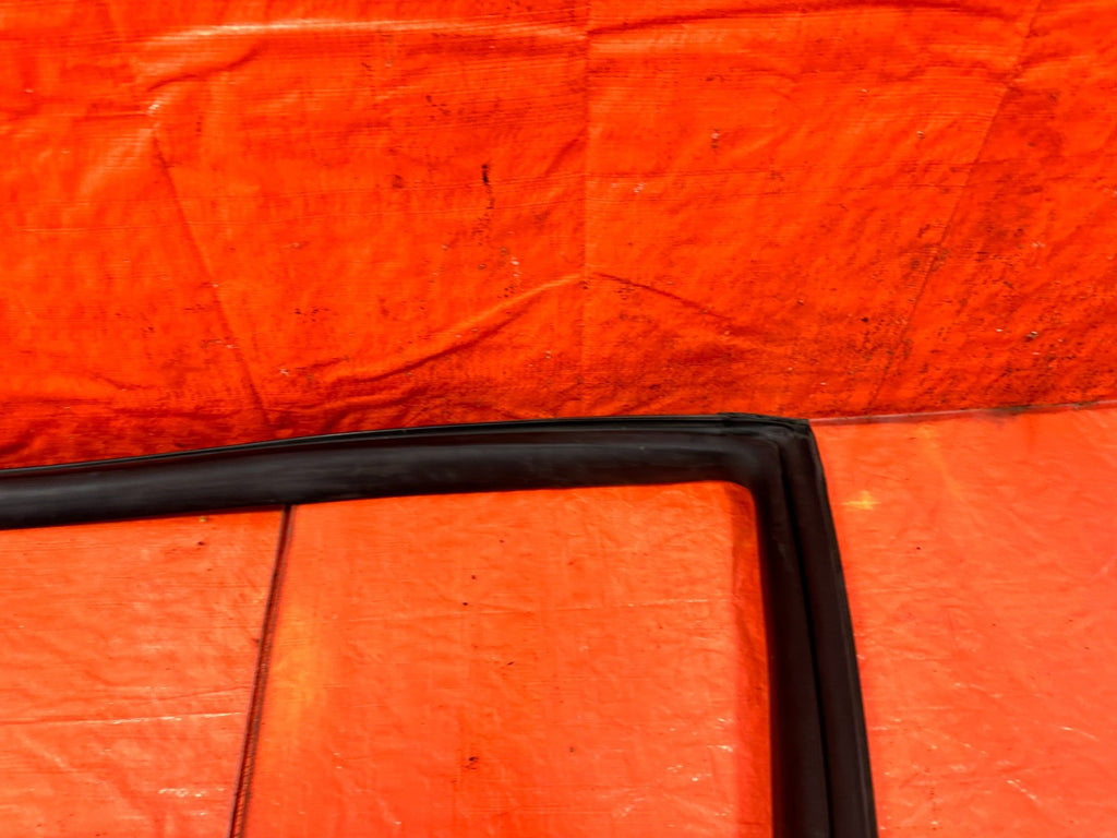 10 16 HYUNDAI GENESIS COUPE   DRIVER LEFT DOOR UPPER WEATHER STRIP SEAL OEM #3183