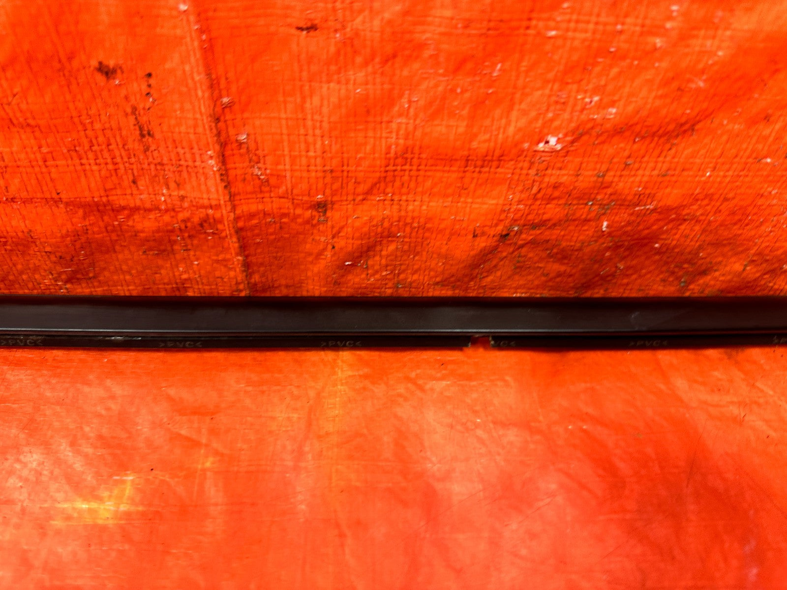 04 11 MAZDA RX8 RX 8   PASSENGER RIGHT EXTERIOR WINDOW GLASS TRIM   OEM #3032