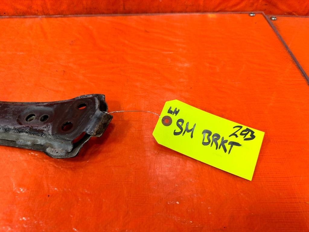 13 16 SCION FRS 17 20 86 13 20 BRZ DRIVER LEFT SUBFRAME SWAY BAR BRACKET OEM 2934