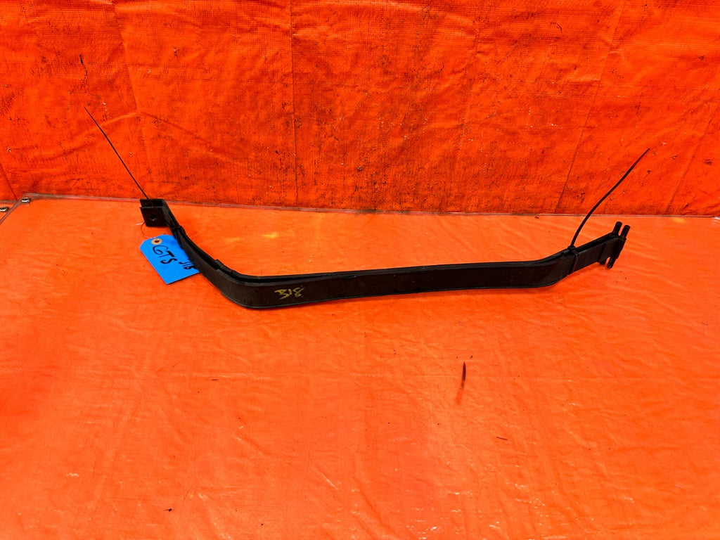 13 16 HYUNDAI GENESIS COUPE   GAS GASOLINE FUEL TANK MOUNTING STRAPS   OEM 3181