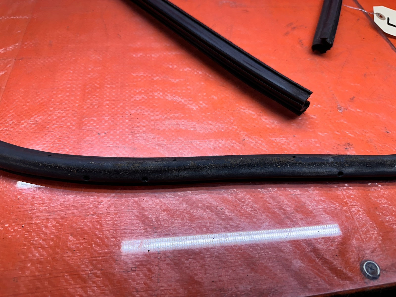 04 08 ACURA TSX LEFT REAR DOOR WINDOW WEATHERSTRIP RUN CHANNEL SEAL OEM 33019