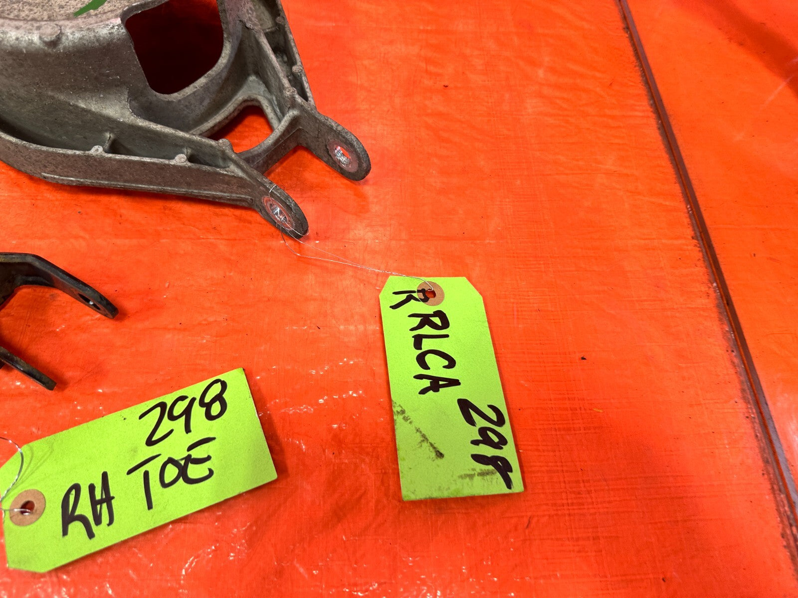 03 07 INFINITI G35 COUPE RIGHT REAR SPINDLE KNUCKLE HUB W/ ALL CONTROL ARMS 2981