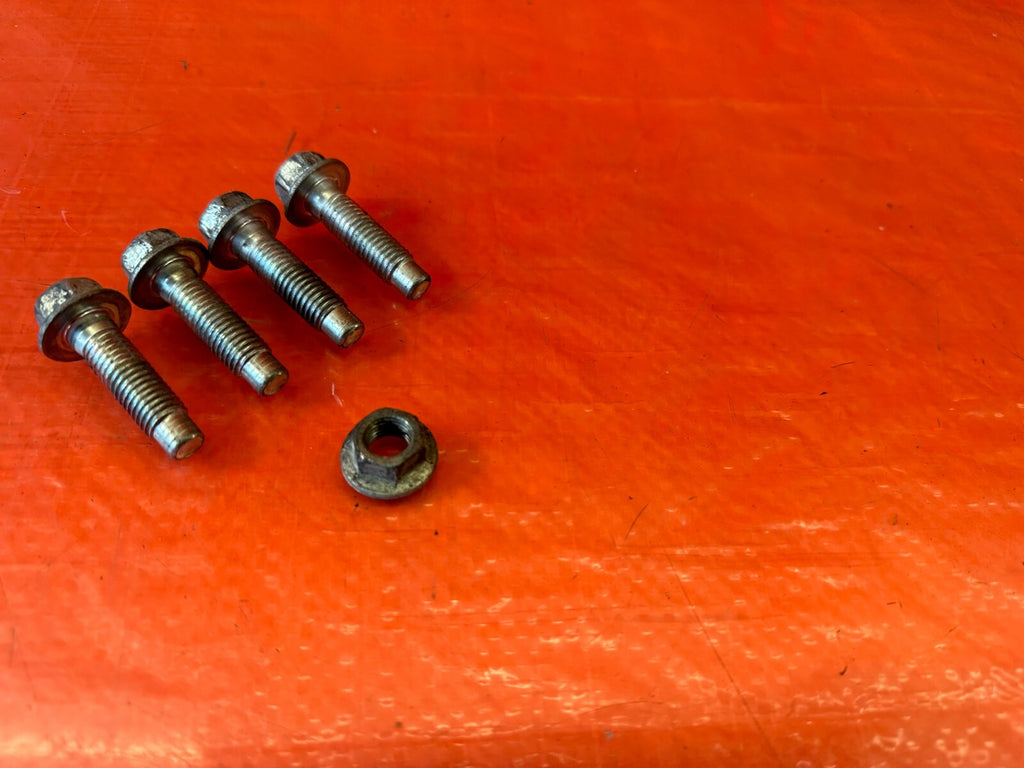 16 24 INFINITI Q50   3.0L   DRIVER LEFT ENGINE MOUNT BRACKET BOLTS NUTS OEM 2421